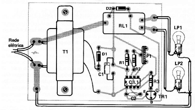 Fig. 4 — Distribuição dos componentes na plaqueta de circuito impresso. A substituição de qualquer componente, em particular o relé, irá implicar na alteração das conexões da plaqueta. 
