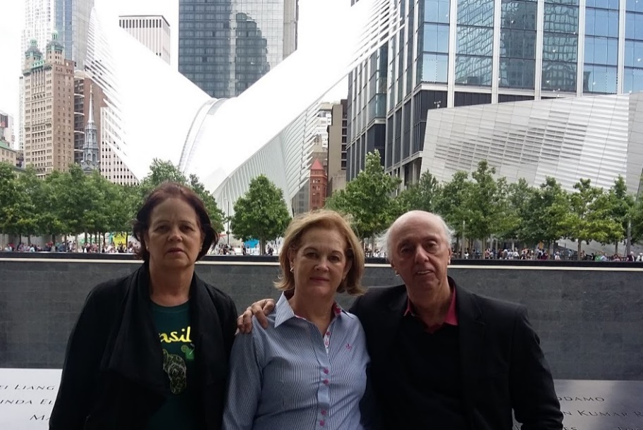 Figura 4 – Com minha esposa e secretária no Memorial do WTC em 2016;
