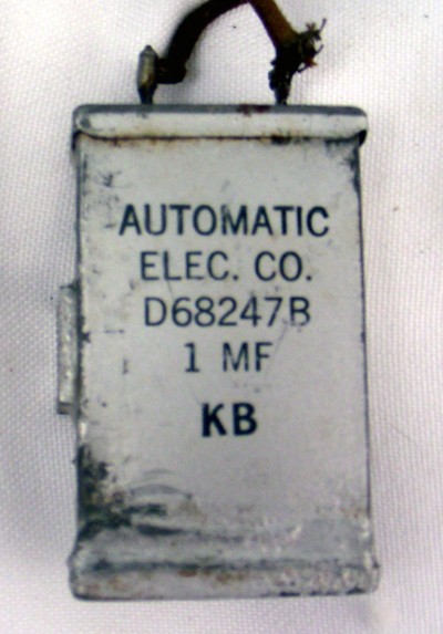 Figura 3 – O capacitor (condensador) Figura 3 – O capacitor (condensador)