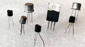 Figura 16 – Milhares de tipos de transistores foram surgindo
